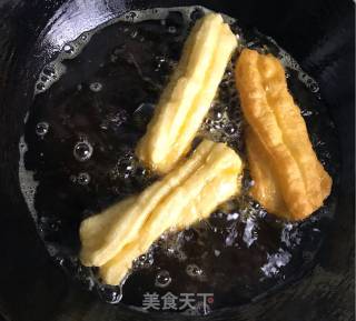 自制酵母版油条的做法步骤：8