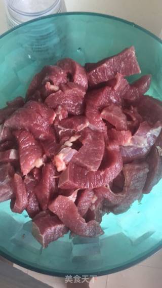 干煸牛肉，牛肉酱的做法步骤：1