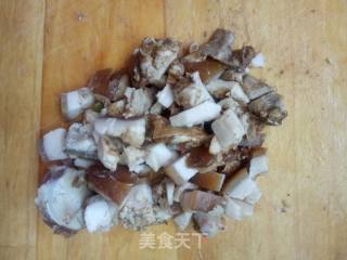 青椒土豆块炒卤肉的做法步骤：2