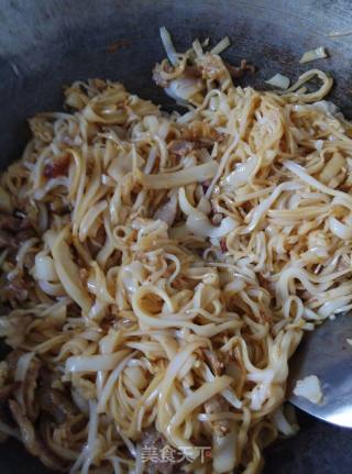 肉片炒河粉的做法步骤：6