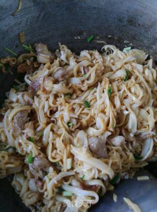 肉片炒河粉的做法步骤：8