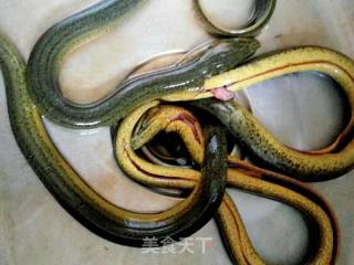 腊肉红焖黄鳝的做法步骤：1