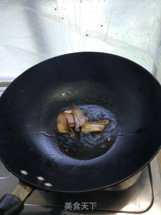 腊肉红焖黄鳝的做法步骤：4