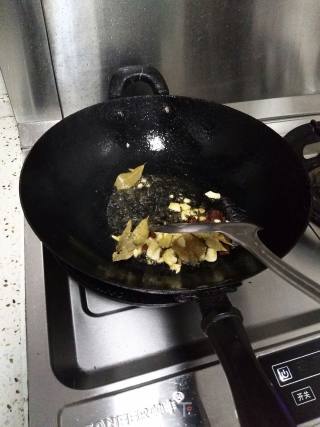 猪蹄蒸盐干菜的做法步骤：3