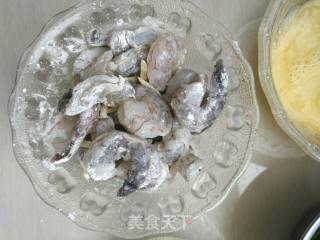 虾仁炒黄瓜鸡蛋玉米粒的做法步骤：1