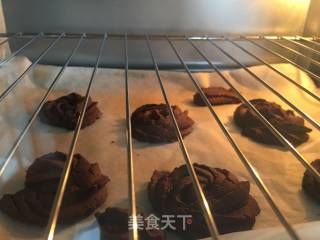 酥香可可曲奇的做法步骤：2