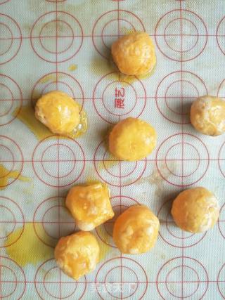 蛋黄酥的做法步骤：3