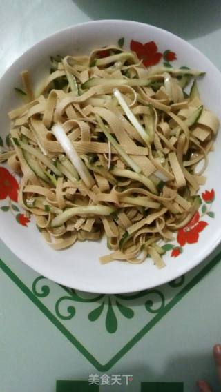 凉拌黄瓜豆皮丝的做法步骤：3