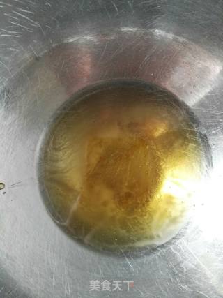 广式蛋黄月饼的做法步骤：1