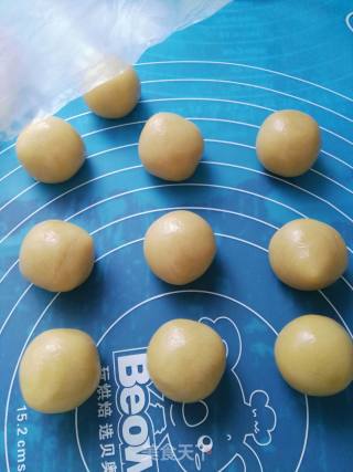 广式蛋黄月饼的做法步骤：8