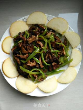 香菇炒辣椒的做法步骤：4