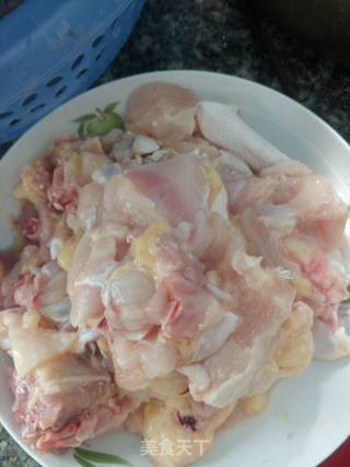 鸡肉炒香菇的做法步骤：1