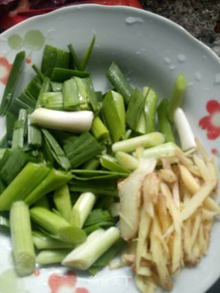 鸡肉炒香菇的做法步骤：2
