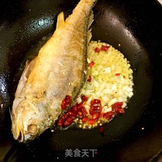红烧黄鱼的做法步骤：4