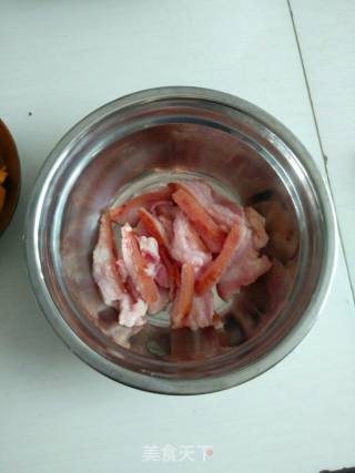 黄豆酱粉蒸肉的做法步骤：2