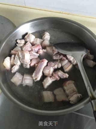 五花肉蒸豆干的做法步骤：1