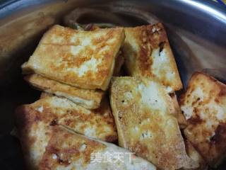 番茄烩煎豆腐的做法步骤：1