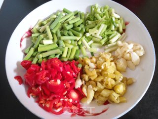 酸辣黄牛肉的做法步骤：2