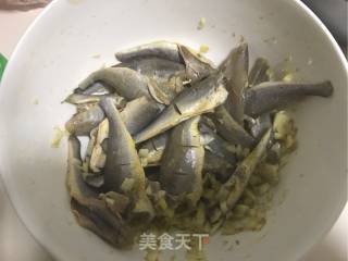 炸小黄花鱼的做法步骤：2
