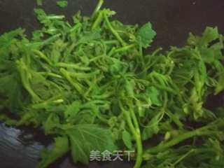 南瓜蔓土豆汤的做法步骤：2
