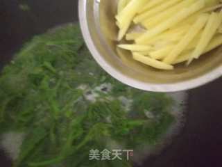 南瓜蔓土豆汤的做法步骤：4