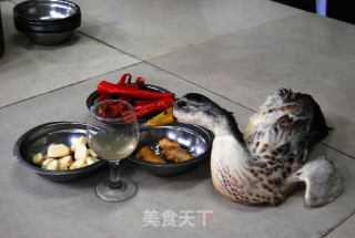 莲花血鸭的做法步骤：1