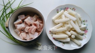 排骨烧年糕的做法步骤：1