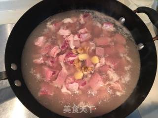 土豆烧牛肉的做法步骤：1