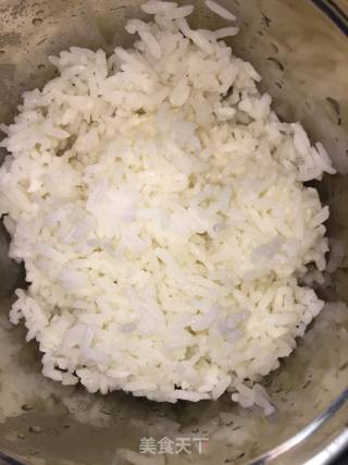 蔬菜鸡蛋炒饭的做法步骤：1