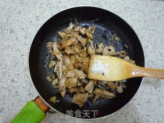 豆豉尖椒炒拆骨肉的做法步骤：7