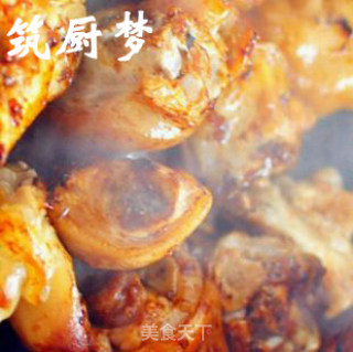 秘制红烧猪手的做法步骤：2