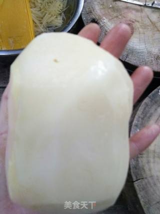 炝拌酸辣土豆丝的做法步骤：1