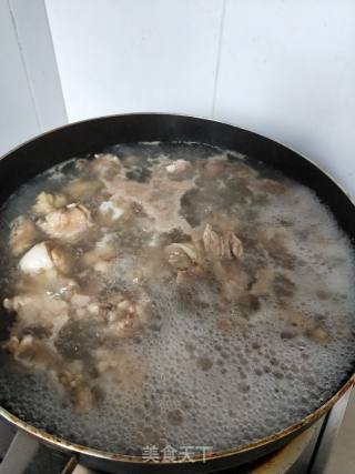 茭白烧鸡腿的做法步骤：3