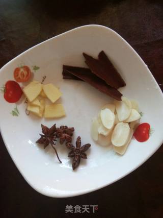酸辣肥肠的做法步骤：3
