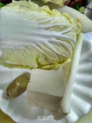 白菜烧豆腐的做法步骤：1