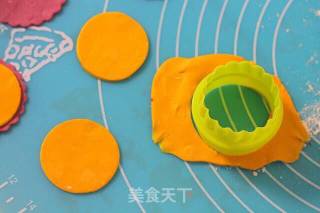 翻糖卡通纸杯蛋糕的做法步骤：11
