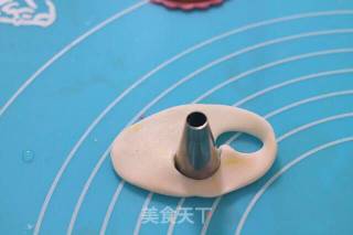 翻糖卡通纸杯蛋糕的做法步骤：12