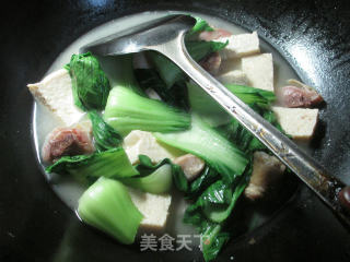 青菜腊鸡腿煮冻豆腐的做法步骤：7