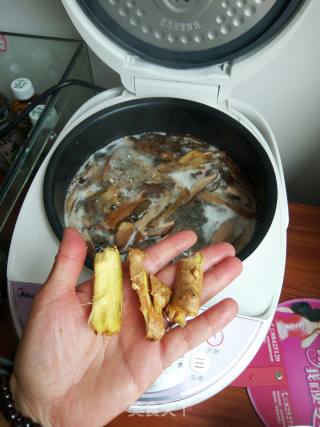 云南野生菌炖排骨的做法步骤：3
