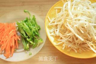 榨菜炒豆芽的做法步骤：1