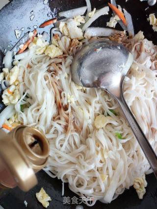 蛋炒面的做法步骤：4