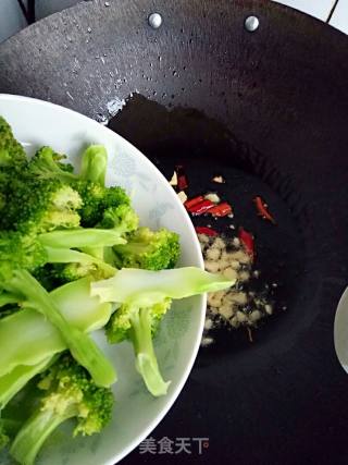 蒜香西蓝花的做法步骤：7