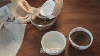 【小森妈妈菜谱】新吃法-夏日滋补龟苓膏的做法步骤：2