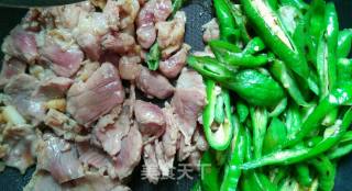 杭椒炒里脊肉的做法步骤：7