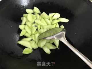 花蛤翠衣丝瓜的做法步骤：4
