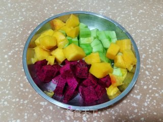 水果三明治的做法步骤：1