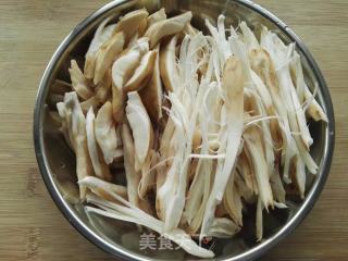 鸡枞菌汤的做法步骤：3