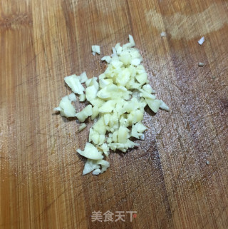 火腿肠炒河粉的做法步骤：1