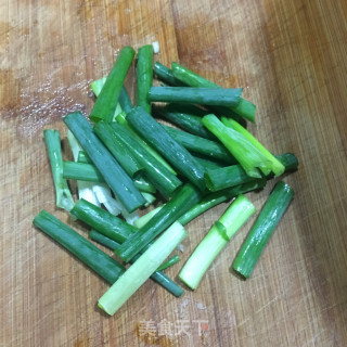 火腿肠炒河粉的做法步骤：2