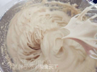 红糖枣泥戚风蛋糕的做法步骤：9